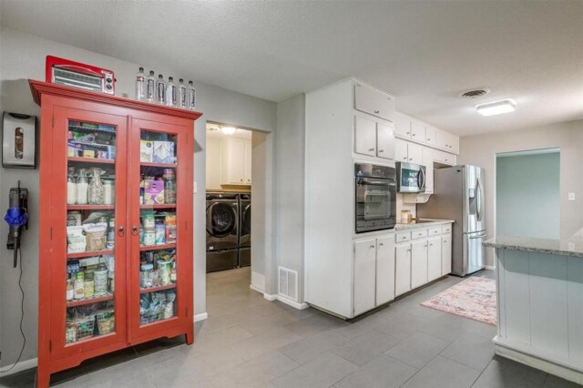 Picture of Home For Sale in Hurst, Texas, United States