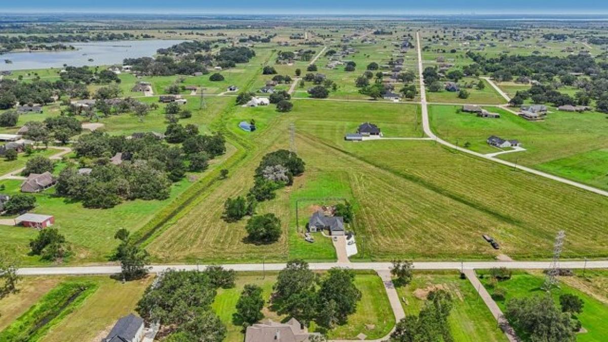 Picture of Residential Land For Sale in Angleton, Texas, United States