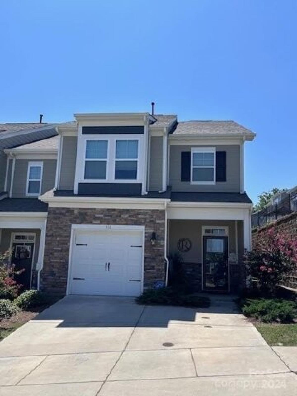 Picture of Home For Sale in Clover, South Carolina, United States