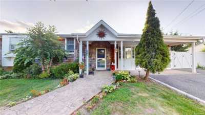 Home For Sale in Bethpage, New York