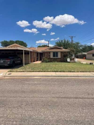 Home For Sale in Crane, Texas