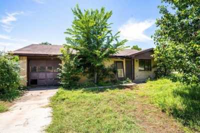 Home For Sale in Rockdale, Texas