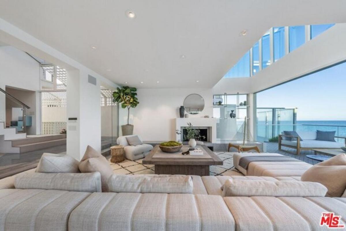 Picture of Home For Sale in Malibu, California, United States