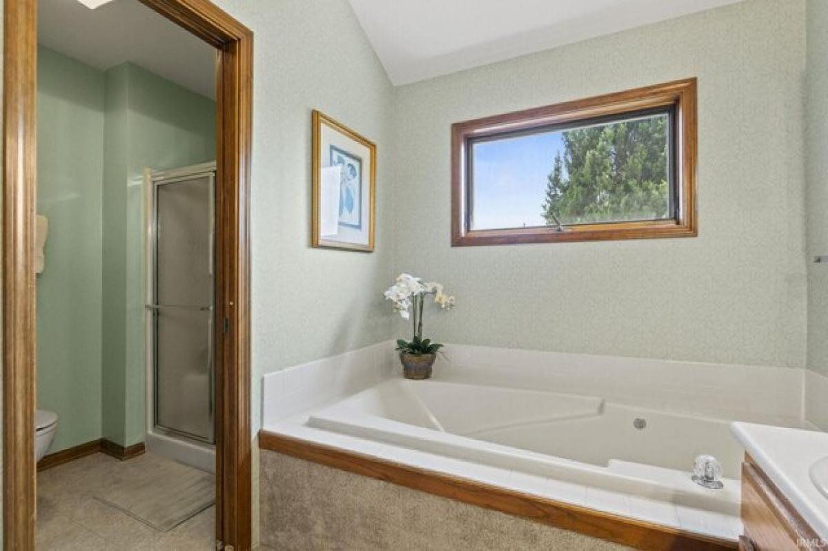 Picture of Home For Sale in Auburn, Indiana, United States