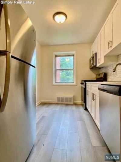 Home For Rent in Fort Lee, New Jersey