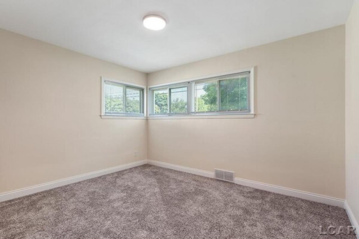 Picture of Home For Sale in Adrian, Michigan, United States