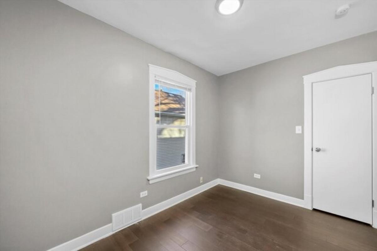 Picture of Home For Sale in Harvey, Illinois, United States