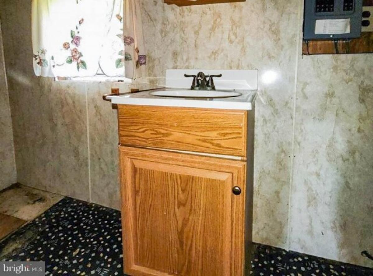 Picture of Home For Sale in Newton, New Jersey, United States