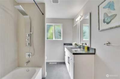 Home For Sale in Kenmore, Washington