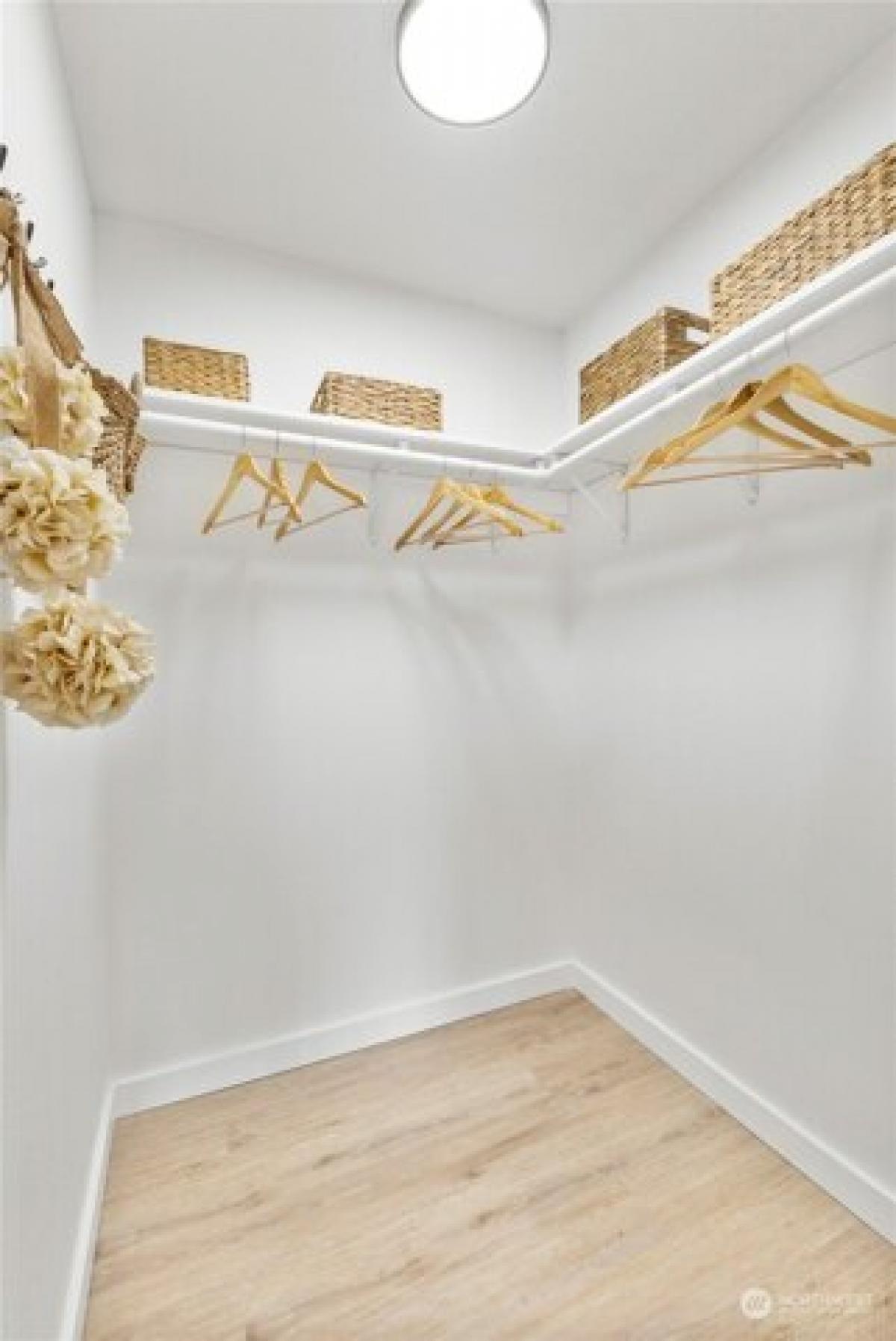 Picture of Home For Sale in Algona, Washington, United States