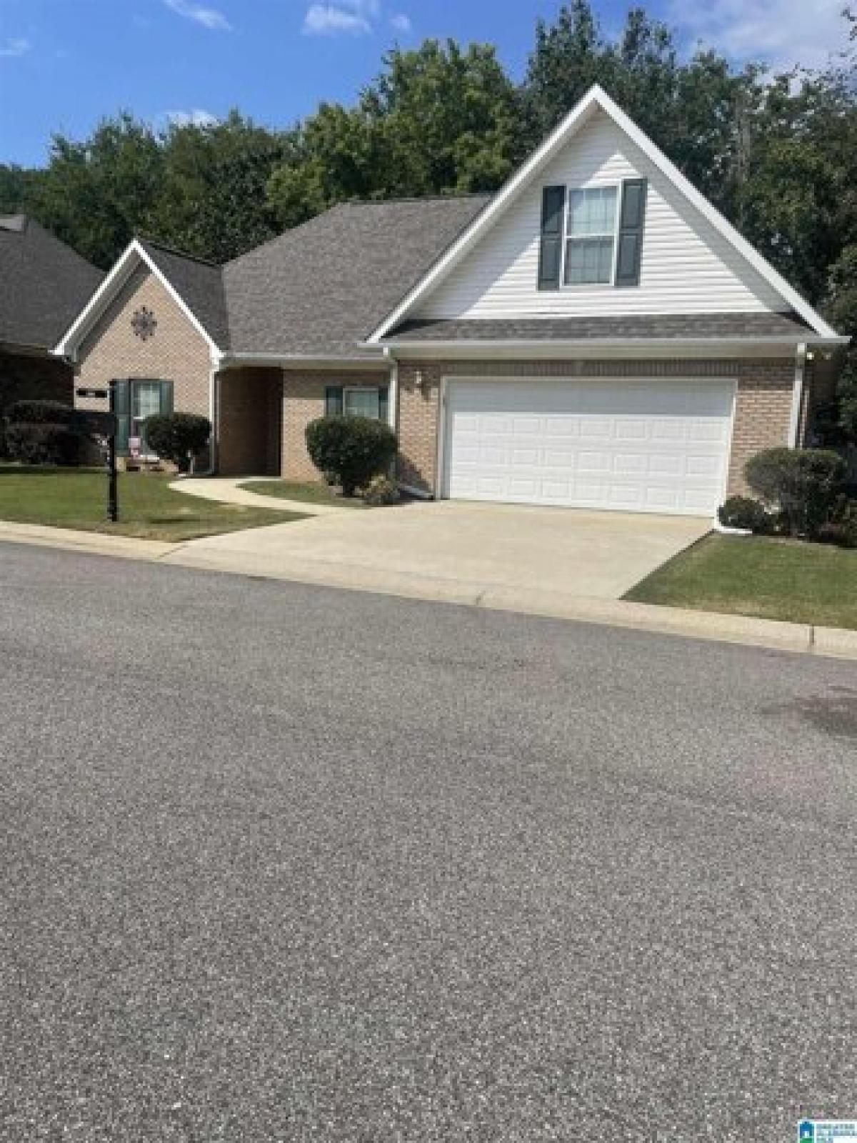 Picture of Home For Sale in Leeds, Alabama, United States