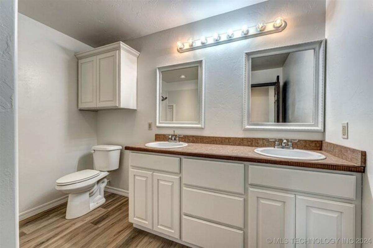 Picture of Home For Sale in Ada, Oklahoma, United States