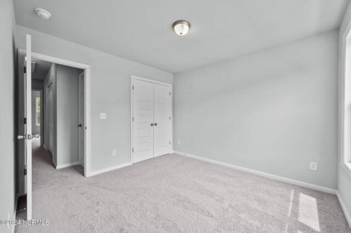 Picture of Home For Sale in Holly Ridge, North Carolina, United States