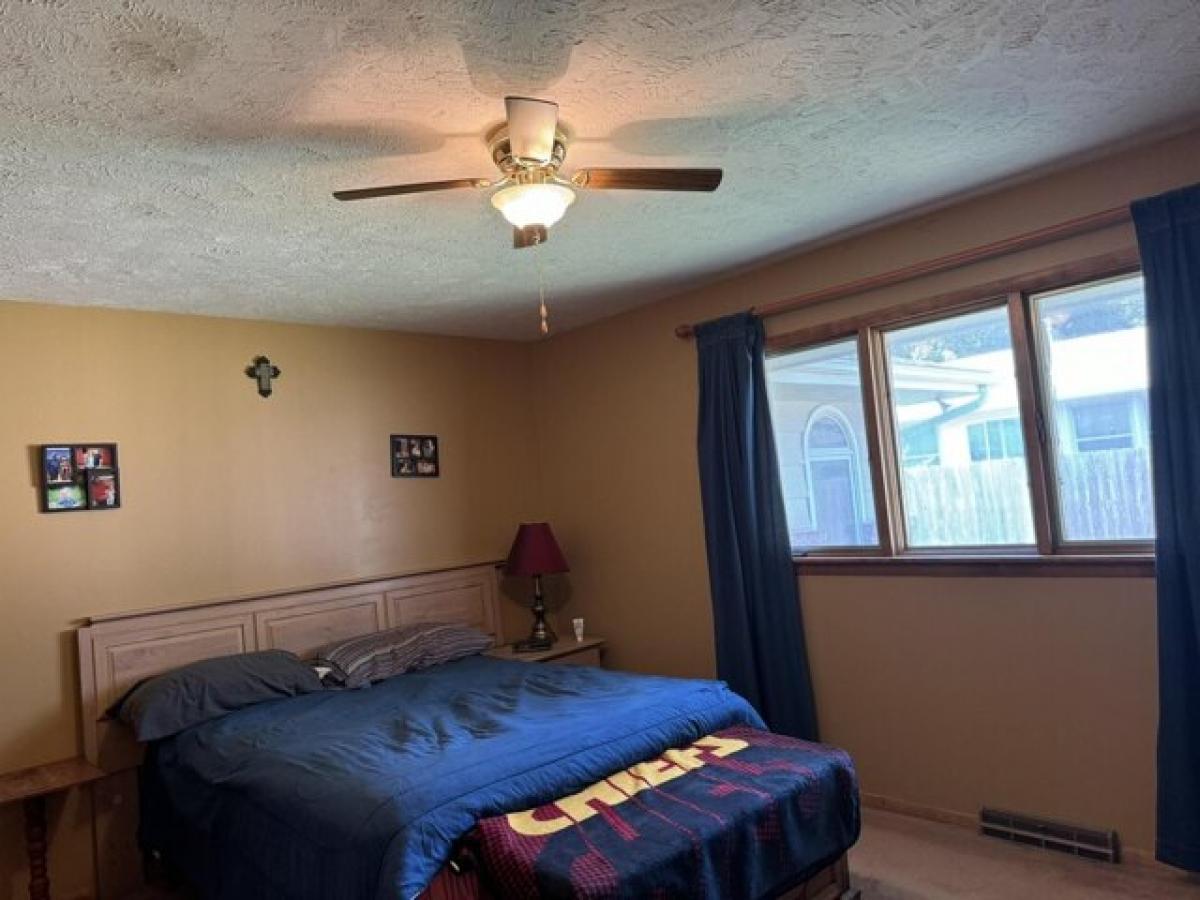 Picture of Home For Sale in Winfield, Kansas, United States