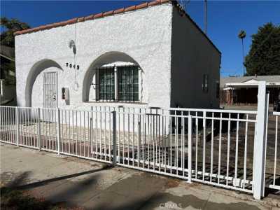 Home For Rent in Canoga Park, California