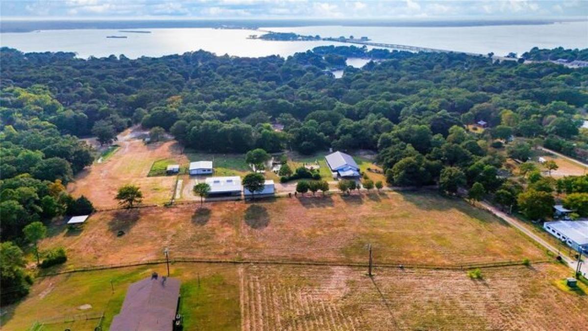 Picture of Residential Land For Sale in Gun Barrel City, Texas, United States