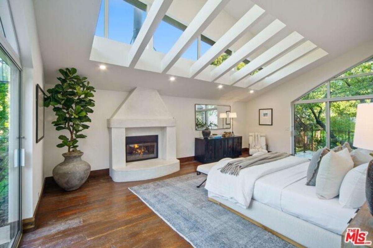 Picture of Home For Sale in Malibu, California, United States