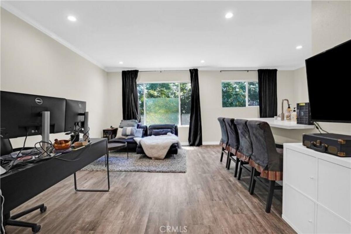 Picture of Home For Sale in Canoga Park, California, United States