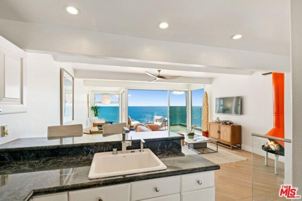 Picture of Home For Sale in Malibu, California, United States