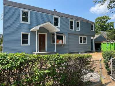 Home For Sale in Valley Stream, New York