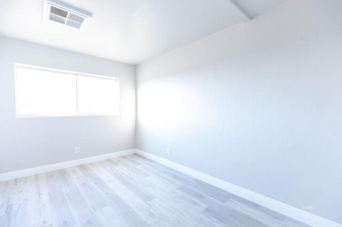 Picture of Home For Sale in Ridgecrest, California, United States