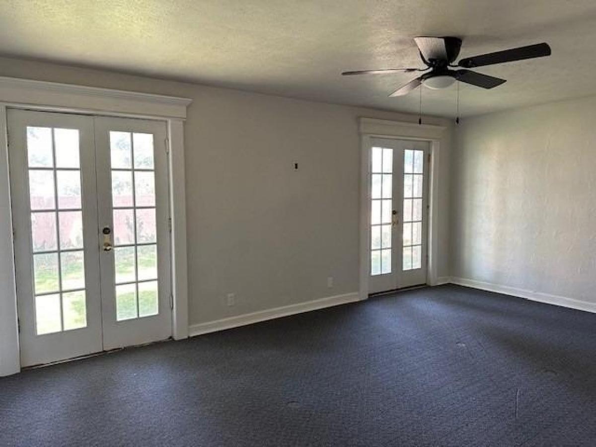 Picture of Home For Sale in Liberal, Kansas, United States