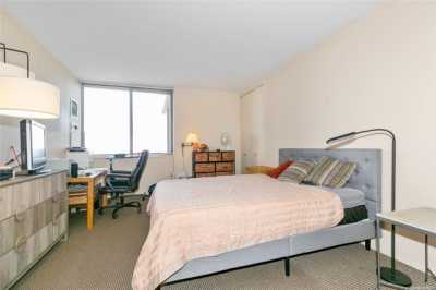 Home For Sale in Floral Park, New York