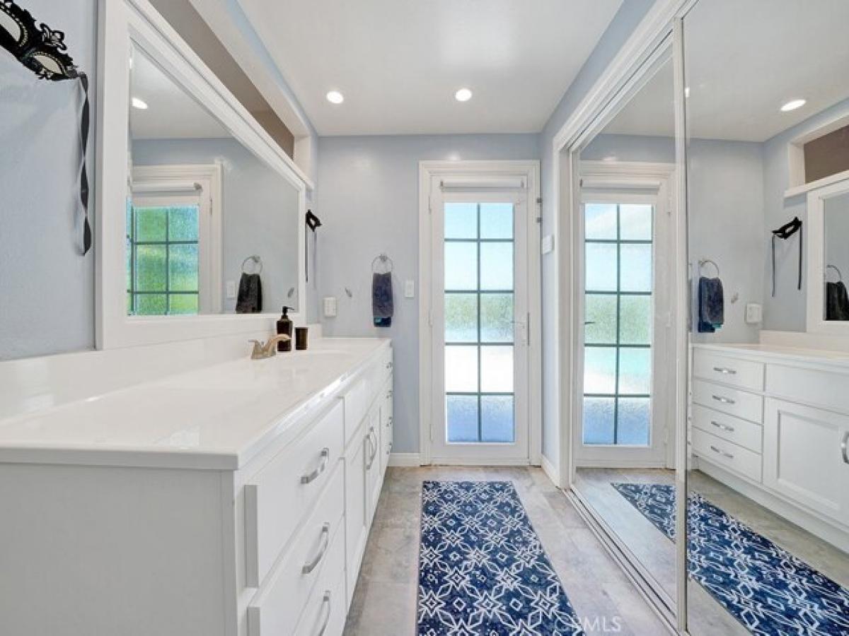 Picture of Home For Sale in Tustin, California, United States