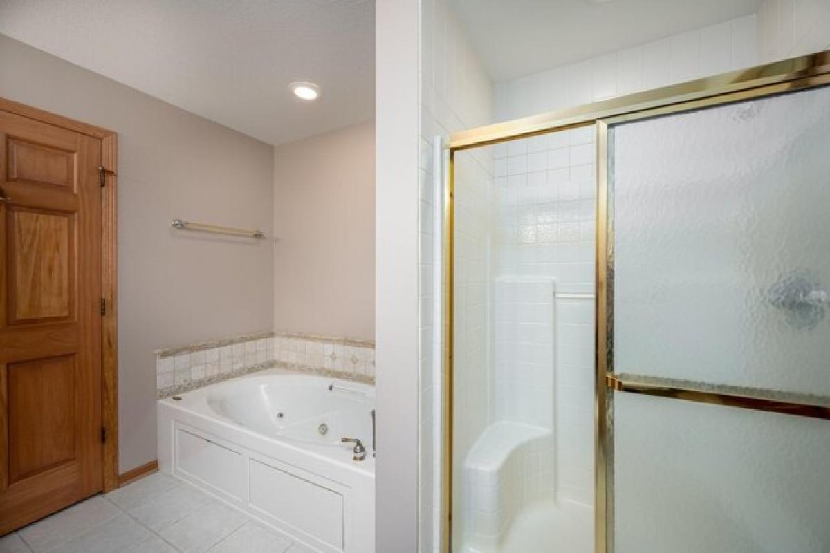 Picture of Home For Sale in Greenfield, Wisconsin, United States