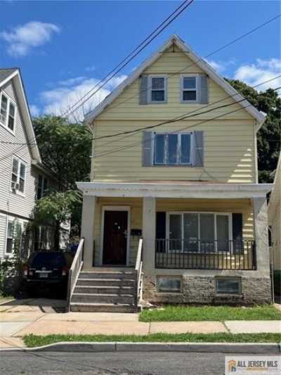 Home For Sale in New Brunswick, New Jersey