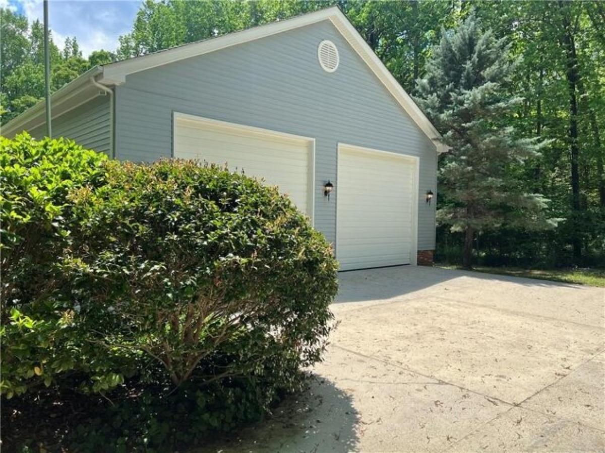 Picture of Home For Sale in Dutton, Virginia, United States