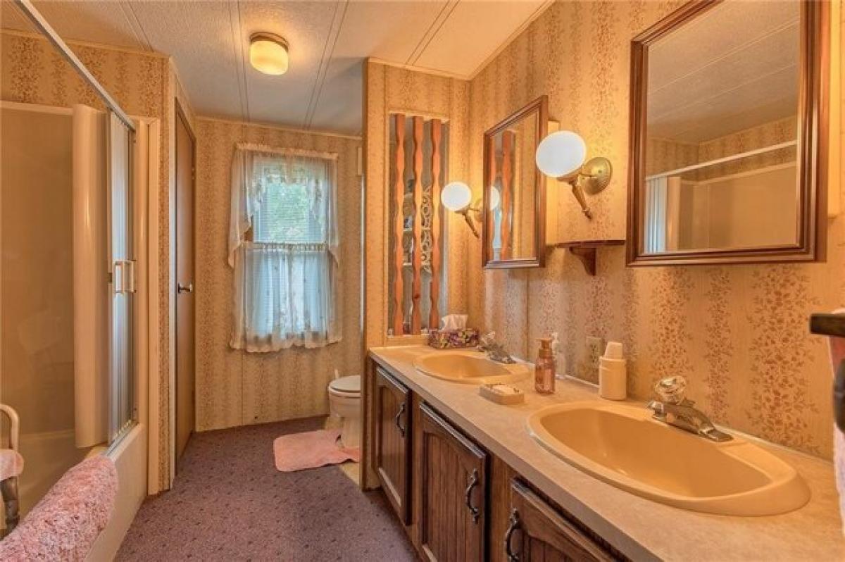 Picture of Home For Sale in Connellsville, Pennsylvania, United States