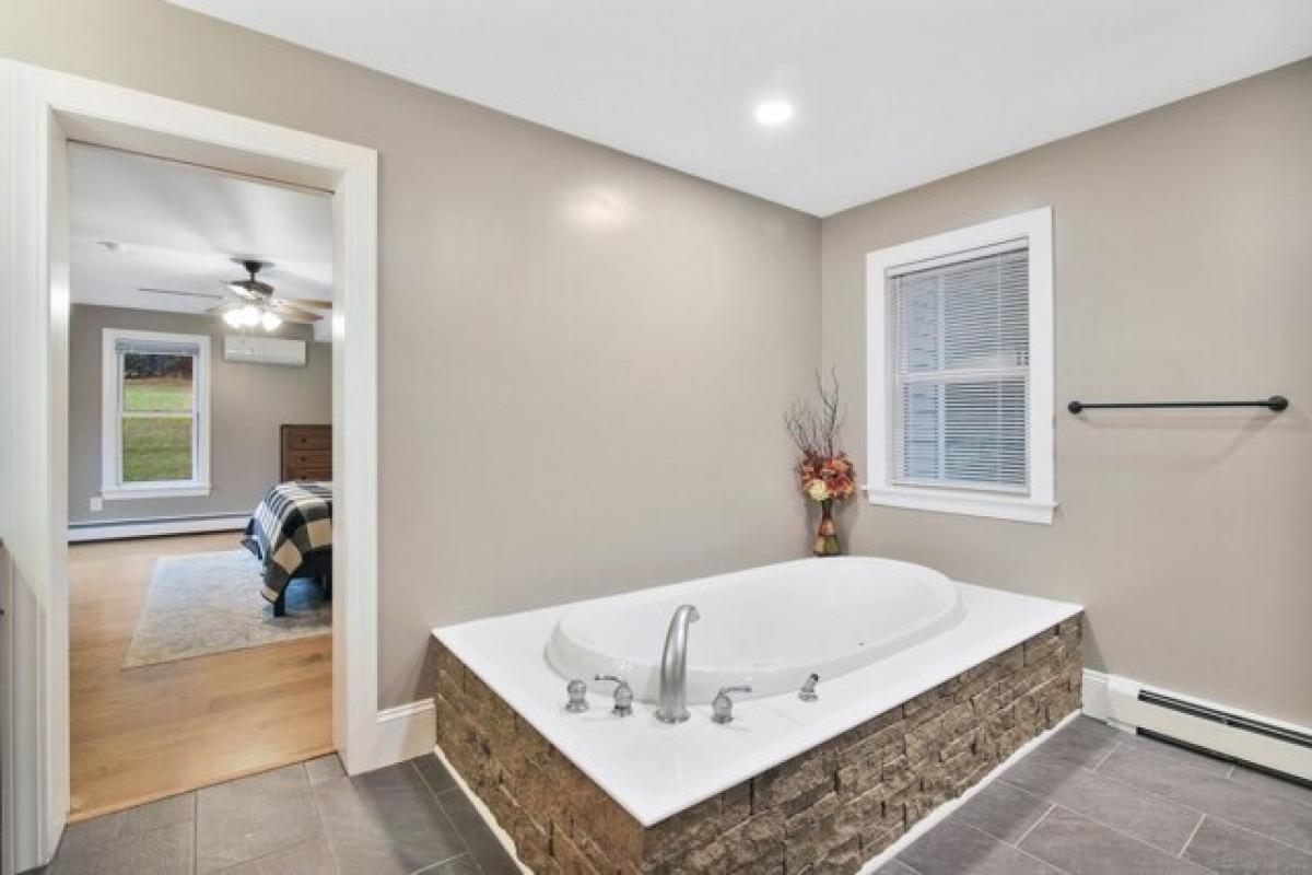 Picture of Home For Sale in Stafford, Connecticut, United States