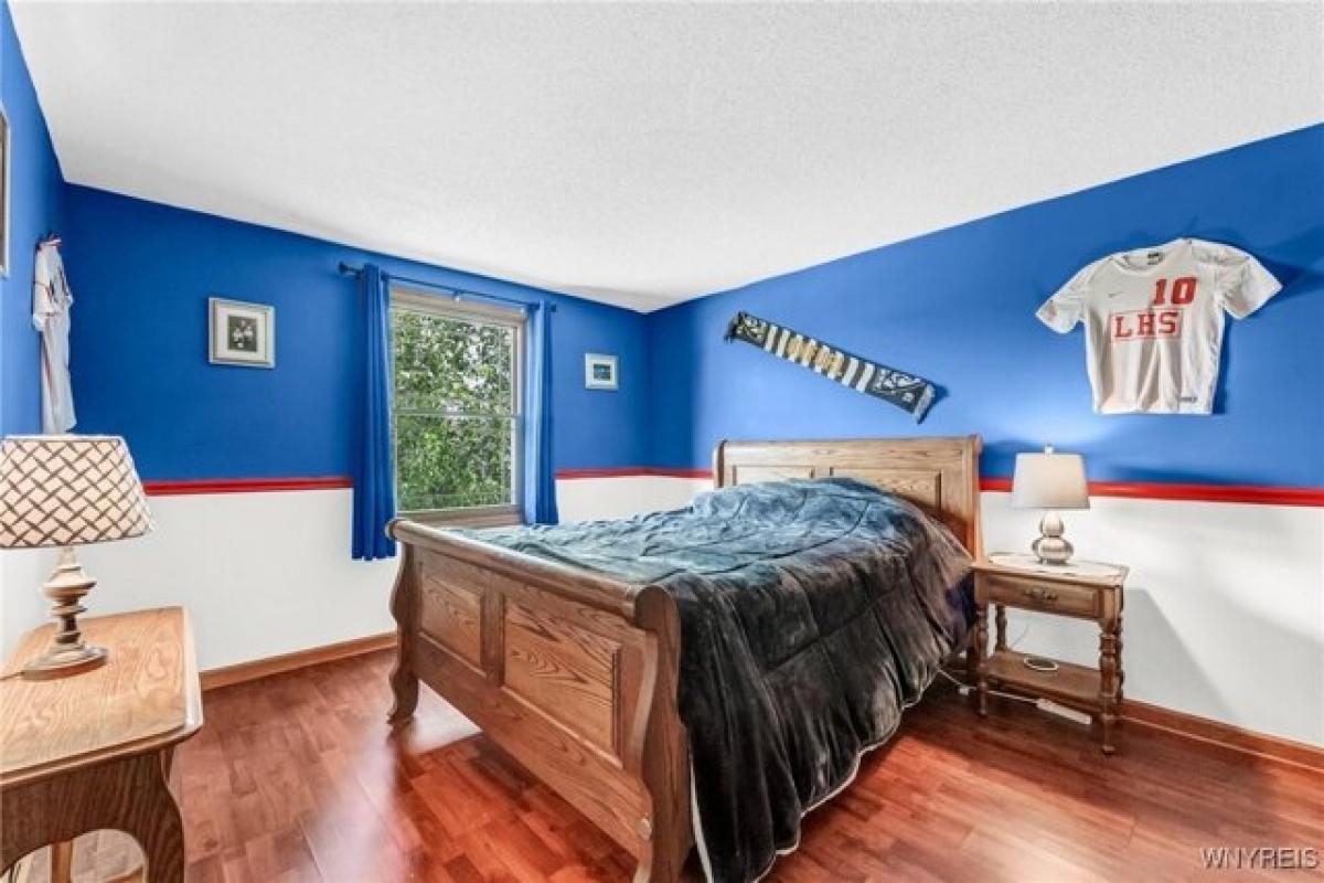 Picture of Home For Sale in Lancaster, New York, United States