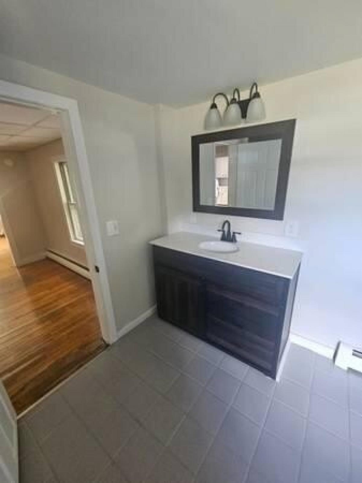 Picture of Home For Sale in Augusta, Maine, United States