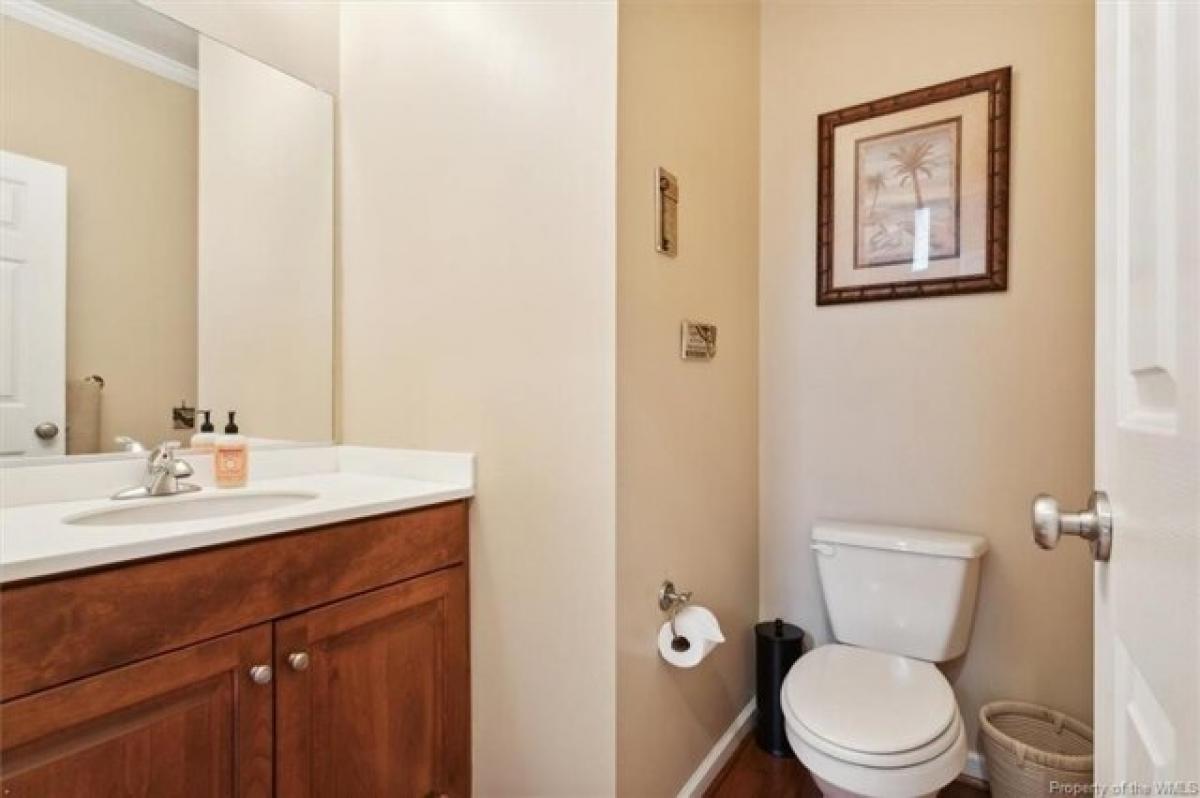 Picture of Home For Sale in Yorktown, Virginia, United States