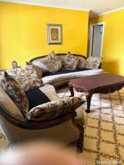 Home For Sale in Valley Stream, New York