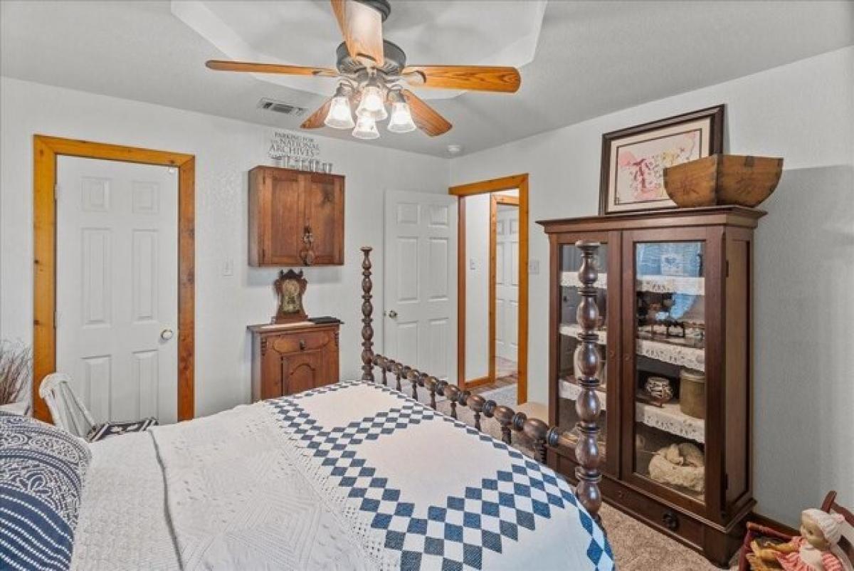 Picture of Home For Sale in Godley, Texas, United States