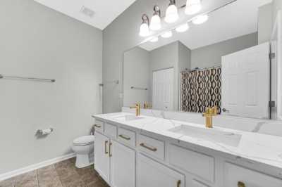 Home For Rent in Bridgeview, Illinois