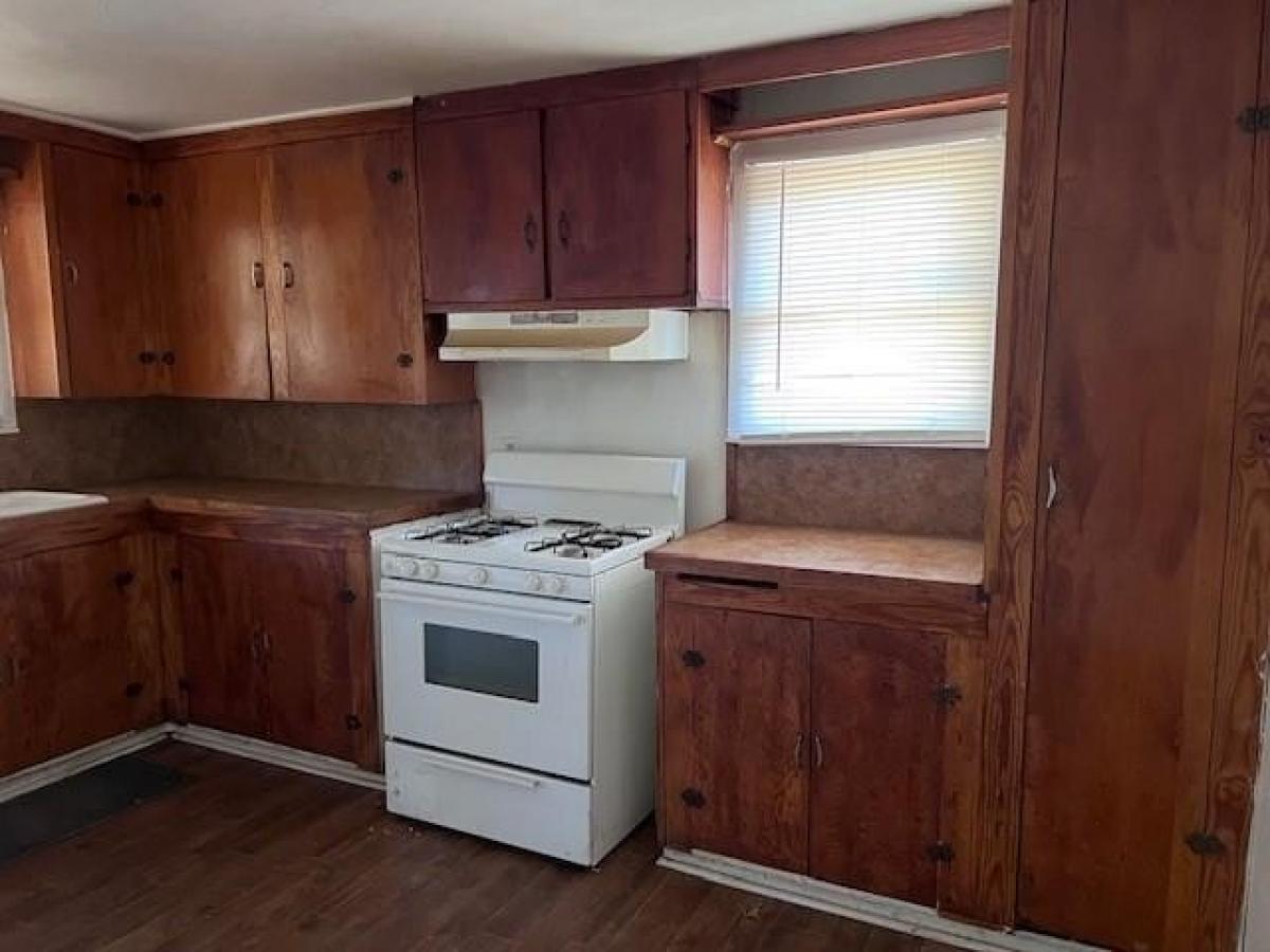 Picture of Home For Sale in Luling, Texas, United States