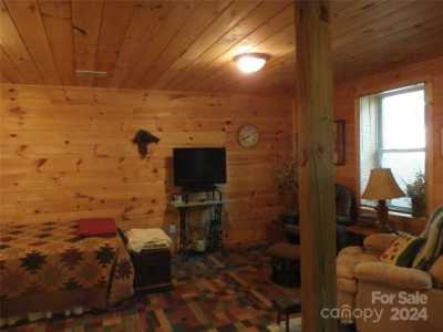 Home For Sale in Spruce Pine, North Carolina