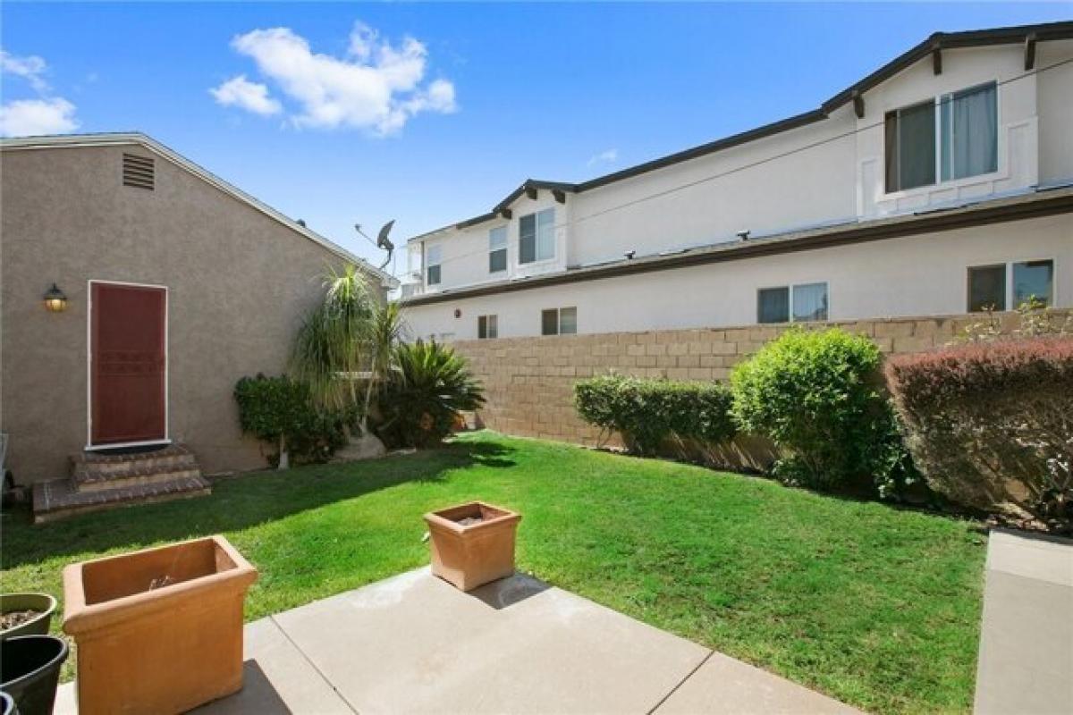Picture of Home For Sale in Costa Mesa, California, United States