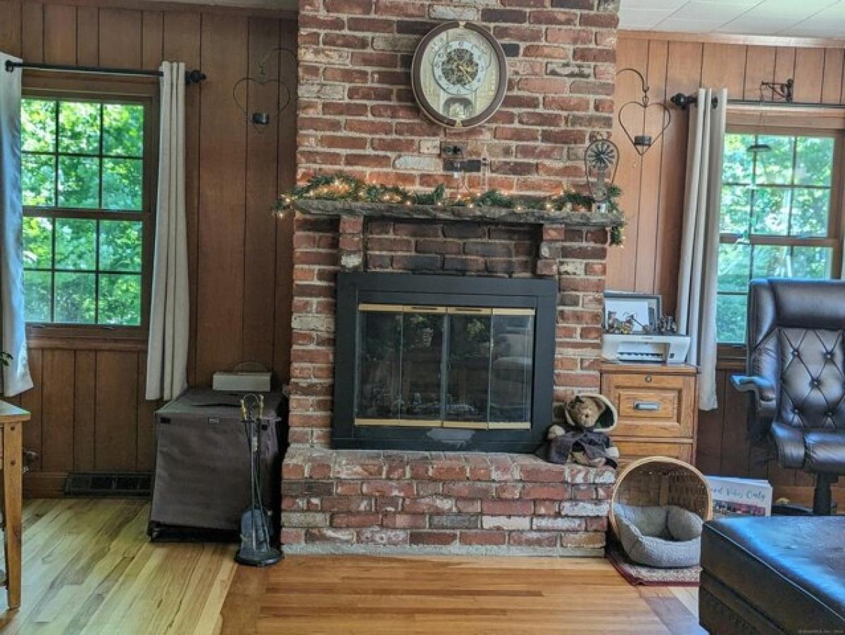 Picture of Home For Sale in Prospect, Connecticut, United States