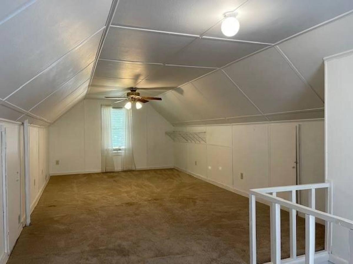 Picture of Home For Sale in Syracuse, Indiana, United States