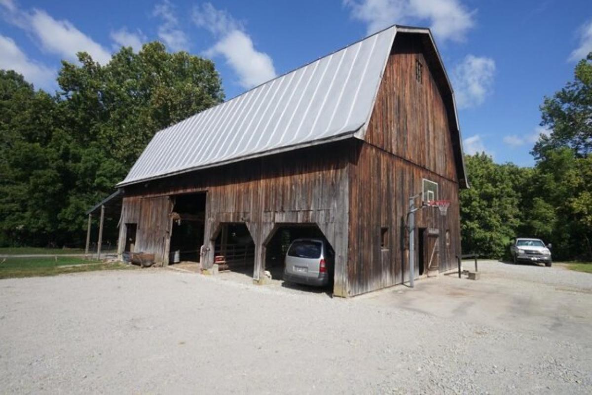 Picture of Home For Sale in Dillsboro, Indiana, United States