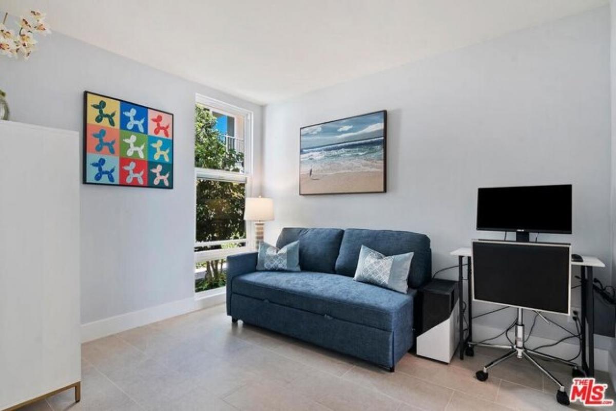 Picture of Home For Sale in Malibu, California, United States