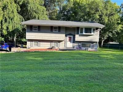 Home For Sale in Airmont, New York