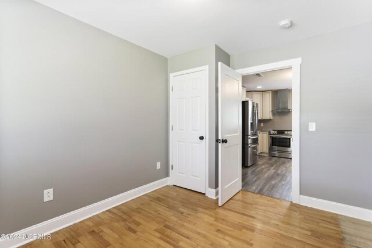 Picture of Home For Sale in Castle Hayne, North Carolina, United States