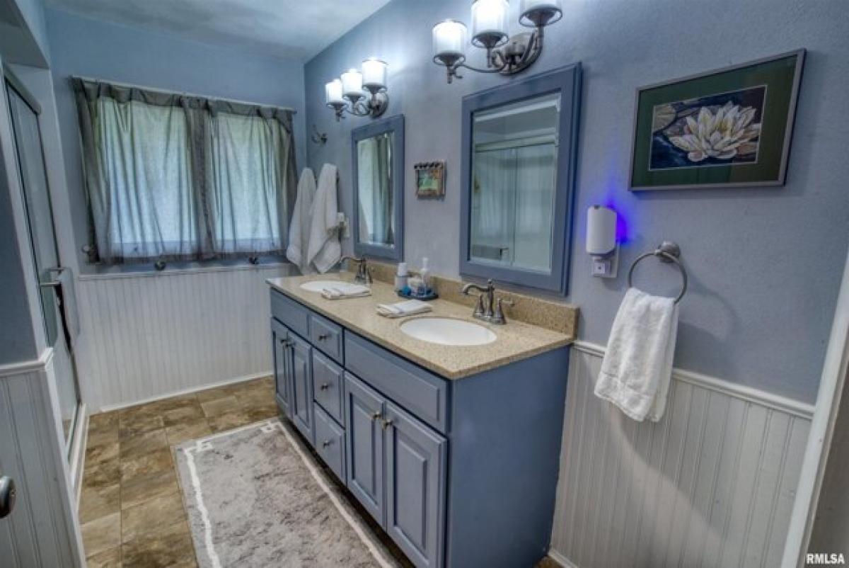 Picture of Home For Sale in Washington, Illinois, United States