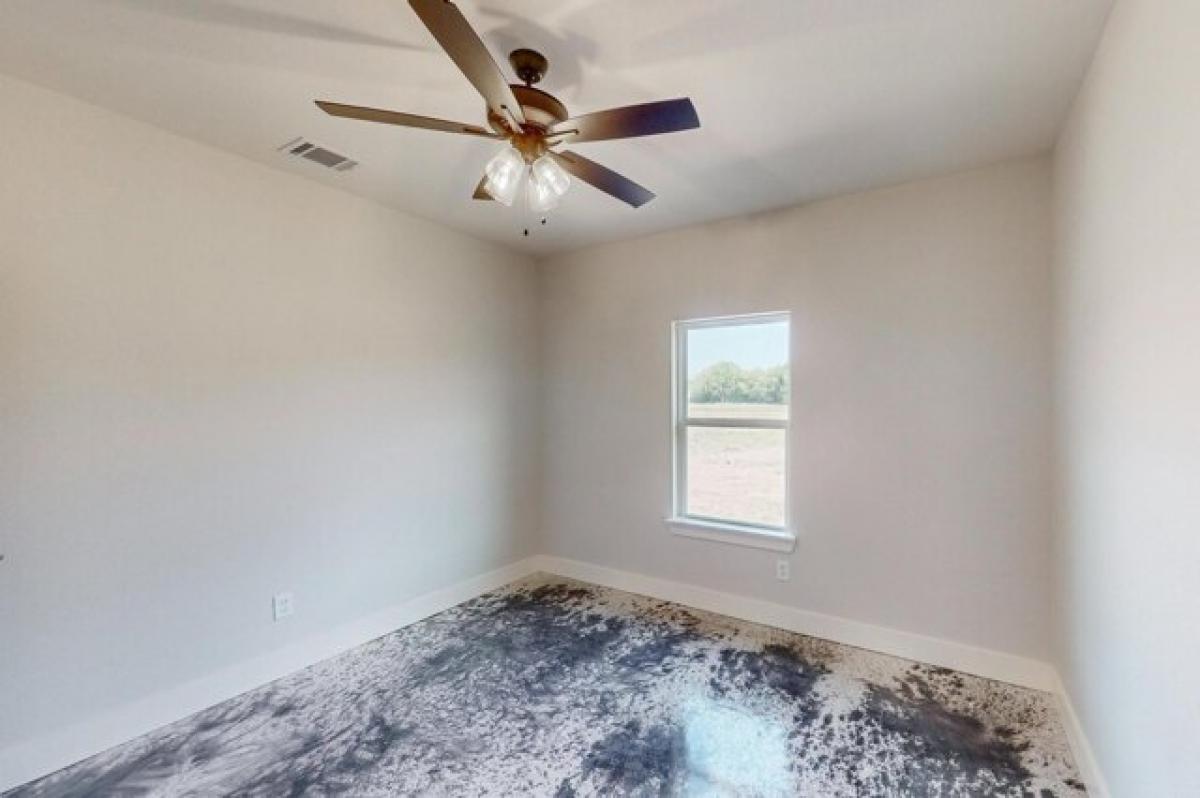 Picture of Home For Sale in Poolville, Texas, United States